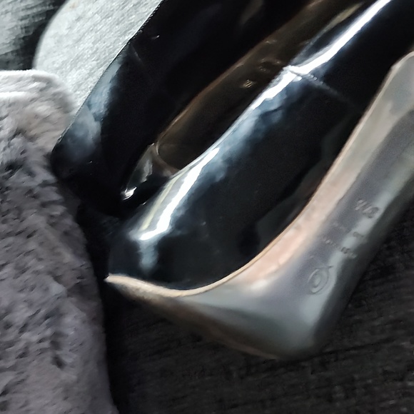 McQ Alexander Mcqueen Heart peep toe platform heels. Black with silver heel - Picture 16 of 16